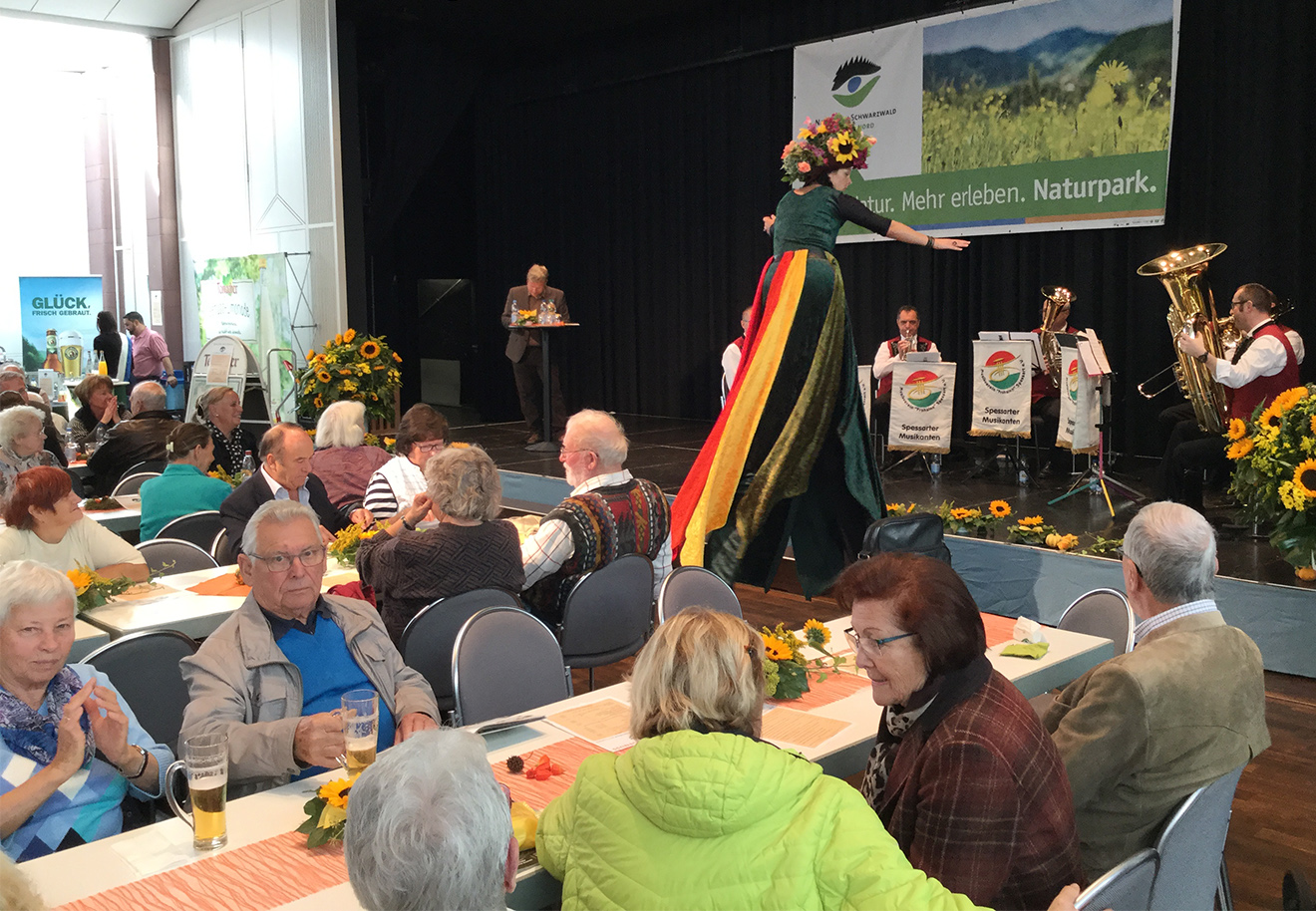 Naturpark Schwarzwald Blog, Genuss-Messe Ettlingen, Blumenfee dirigiert Brass Jokers