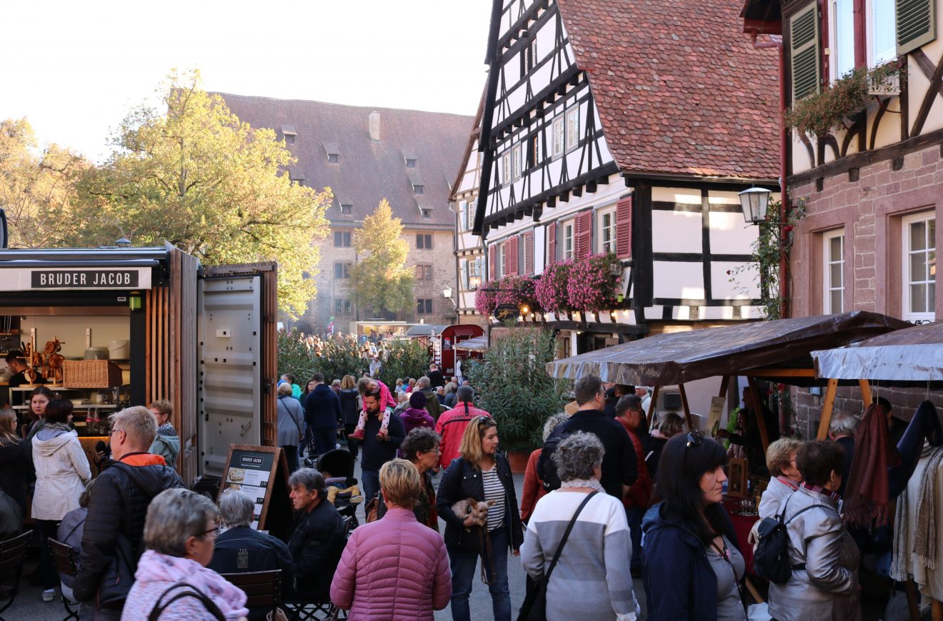 Markt der Naturparke im Klosterhof von Maulbronn