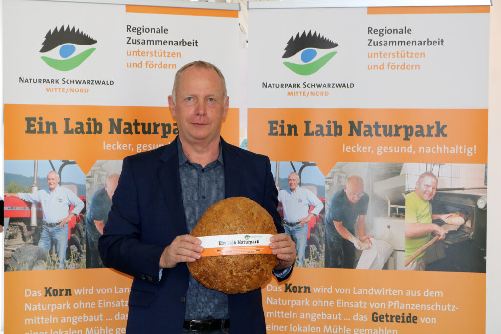 Naturpark-Laib - Brot aus dem Schwarzwald - Karl-Heinz Dunker präsentiert Brot