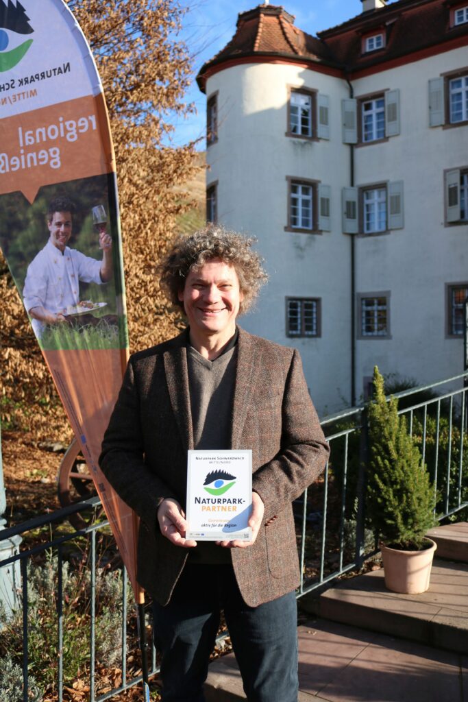 Erste Auszeichnung zum Naturpark-Partner für Weingut Schloss Neuweier