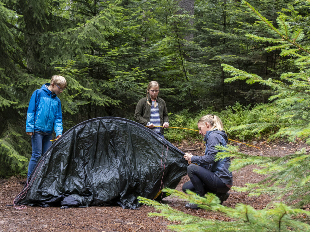 Zelt aufbau im Trekking-Camps